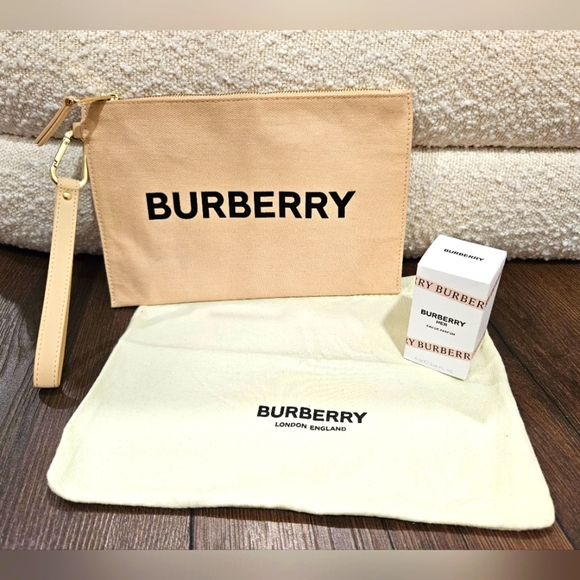 NWOT Burberry Cream Wristlet Clutch + Accessories Set - Picture 1 of 14
